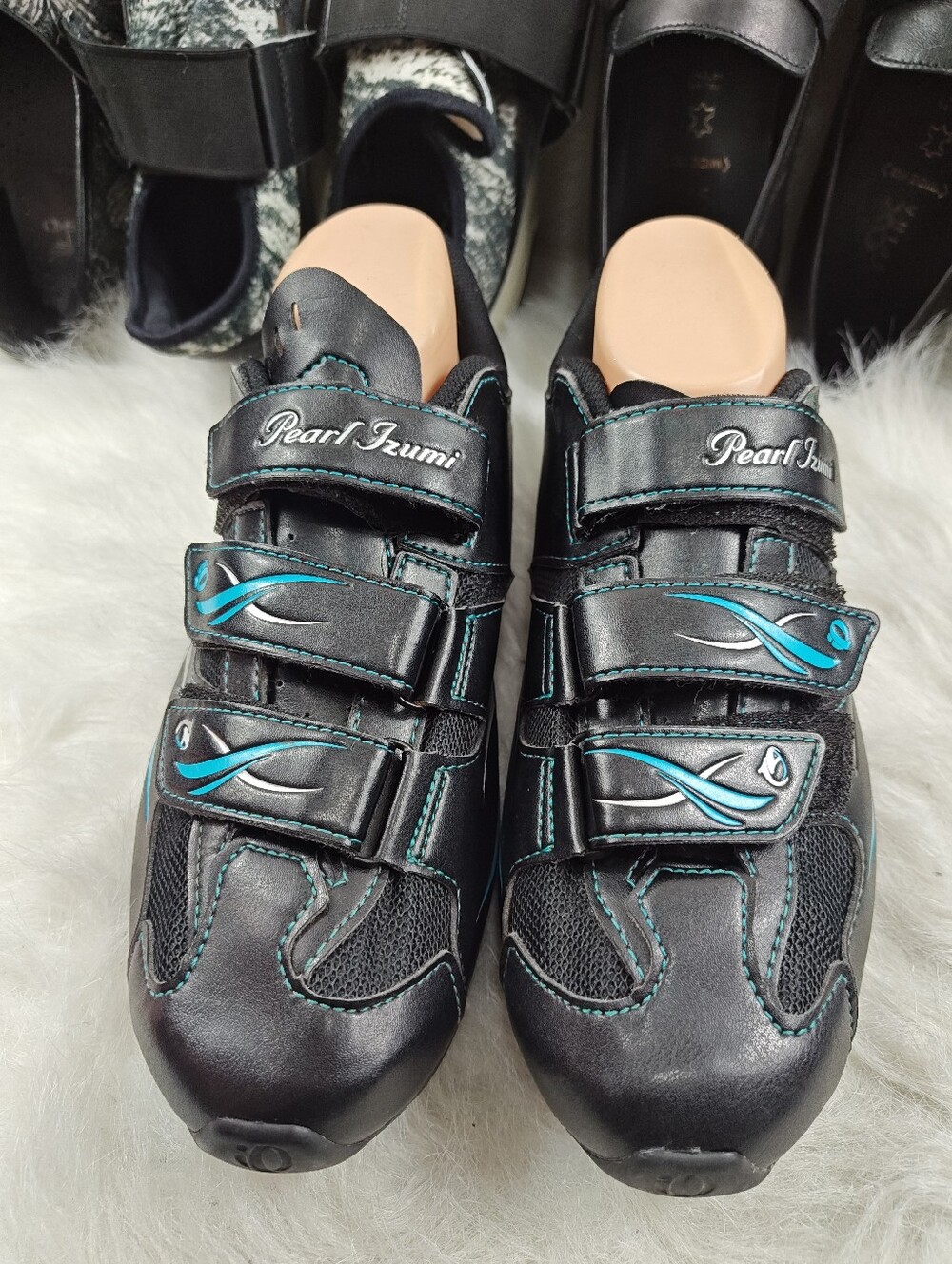 Pearl Izumi All-Road V4 Black & Blue Cycling Shoes Women's US 11 / EU 42.5